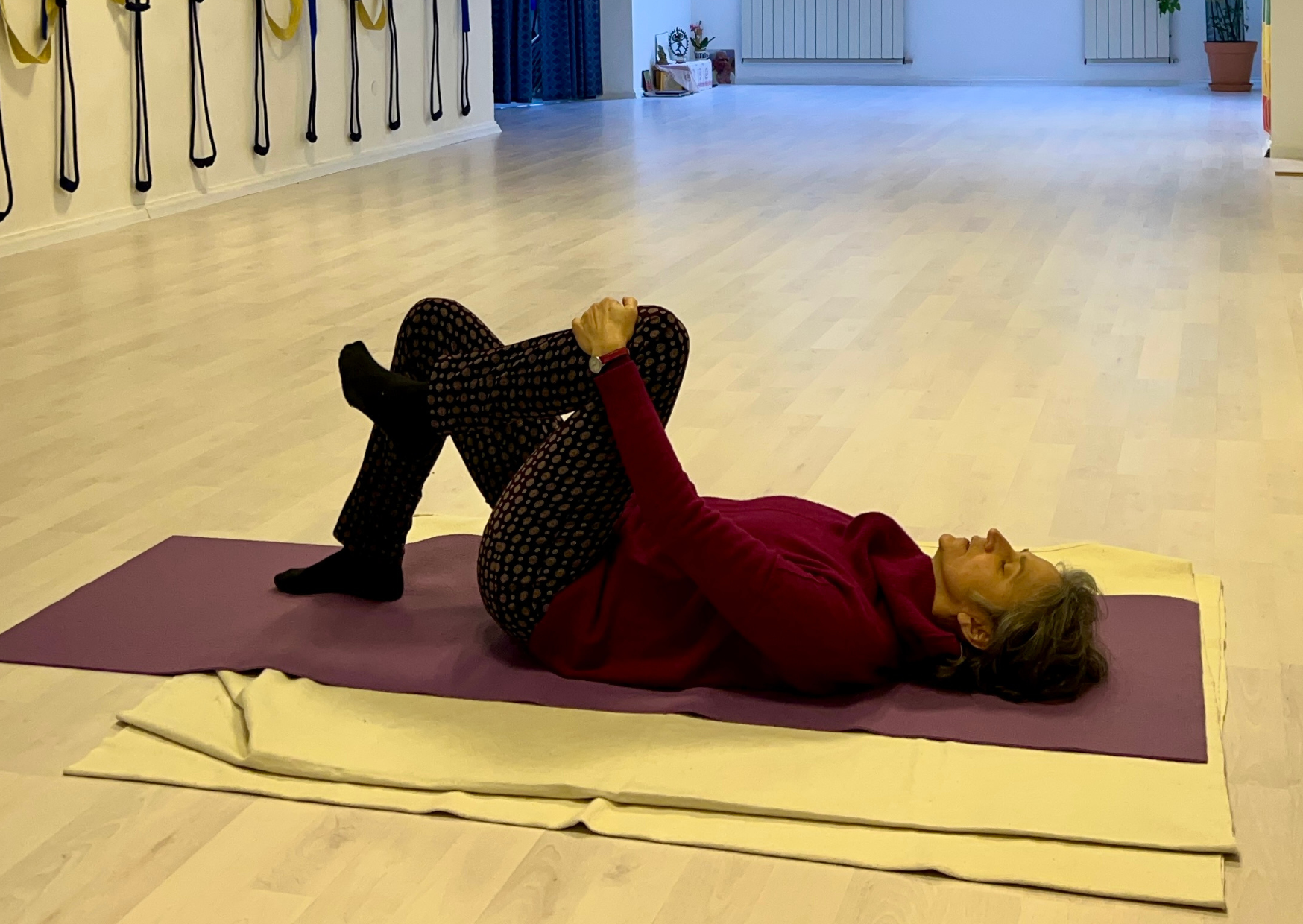 Feldenkrais Budán, Perényi Csillával, szerda 1630 óra (2) A jóga és a Feldenkrais mélyen rokonok, így szoktam mondani. Egymást támogató rokonságról beszélek!